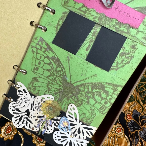 Art journal with plenty of room where your thoughts meet creativity. - Picture 3 of 5